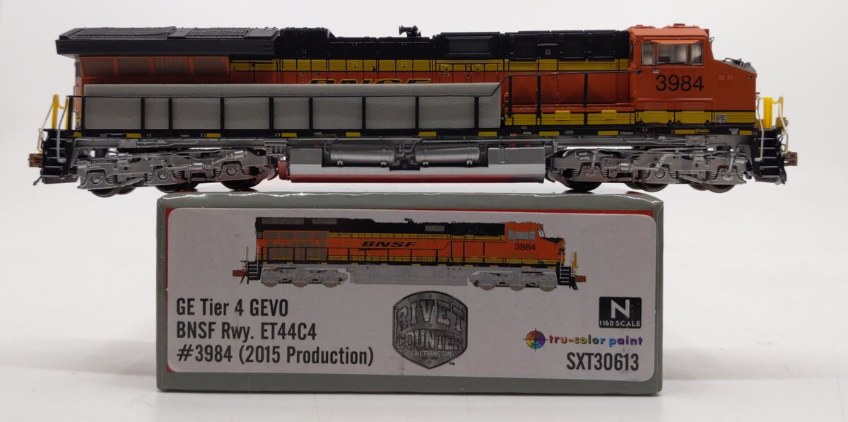 Scale Trains SXT30613 N BNSF GE Tier 4 GEVO ET44C4 Diesel Locomotive #3984 LN/Box
