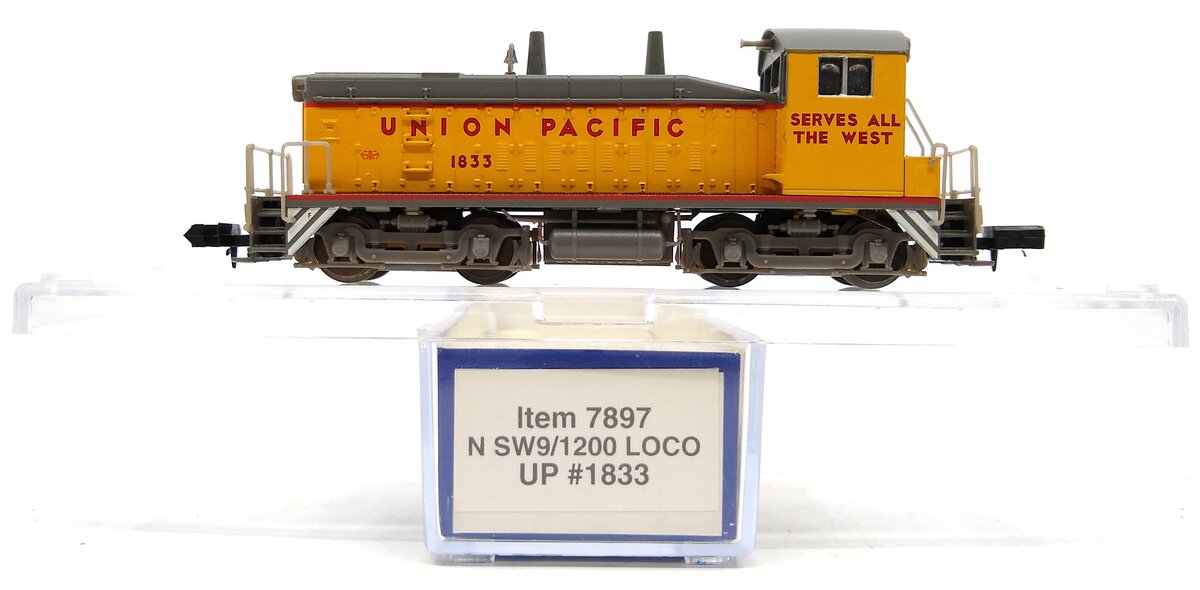 Life Like 7897 N Scale Union Pacific SW9 12000 Diesel Locomotive #1833 EX/Box