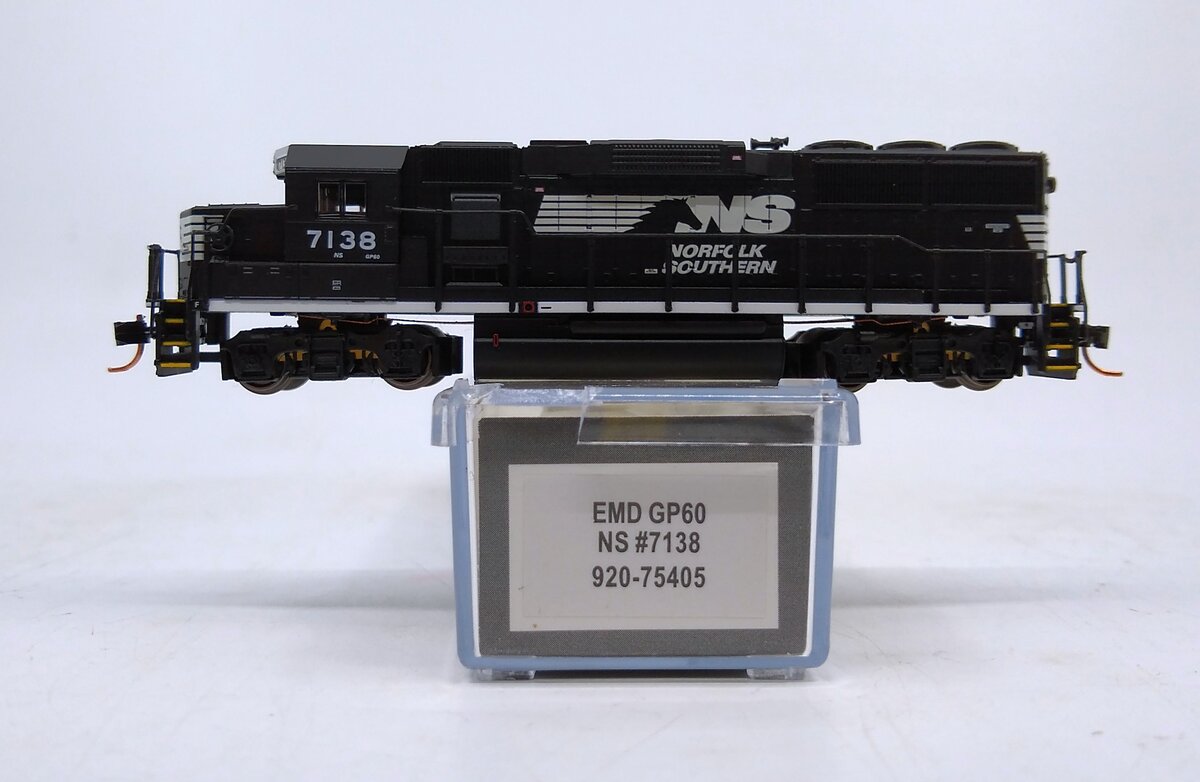 Walthers 920-75405 N Norfolk Southern GP60 Diesel Engine #7138