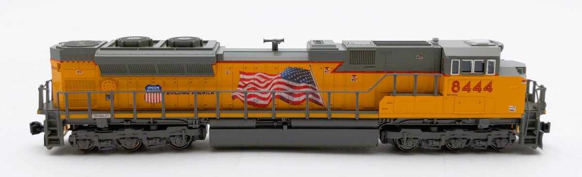 Kato 176-8404 N Scale Union Pacific EMD SD70ACe Diesel Locomotive #8444