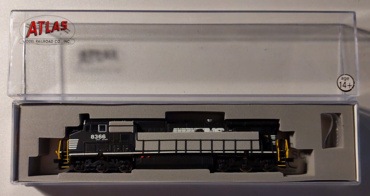 Atlas 51928 N Scale Norfolk Southern Dash 8-40CW Diesel Locomotive #8366