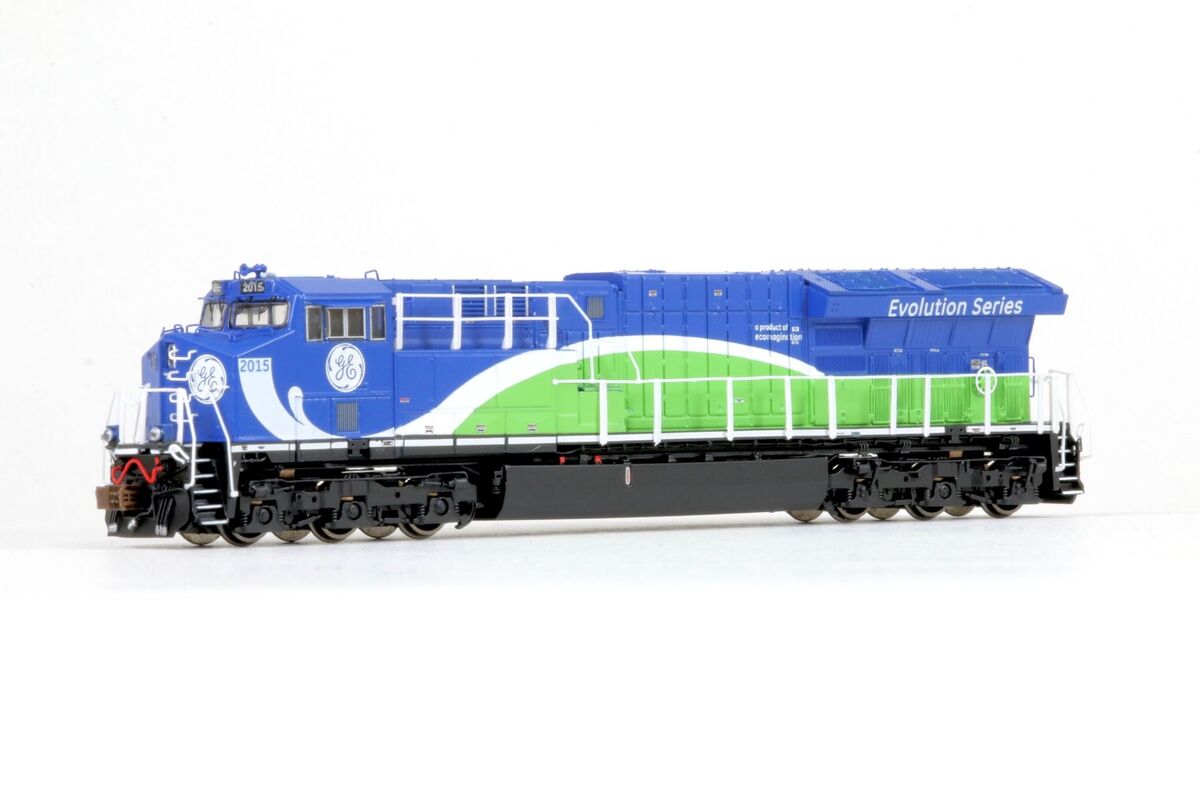 Scale Trains SXT31017 N Scale GECX GE Tier 4 ET44AC Diesel Locomotive #2015 MT/Box