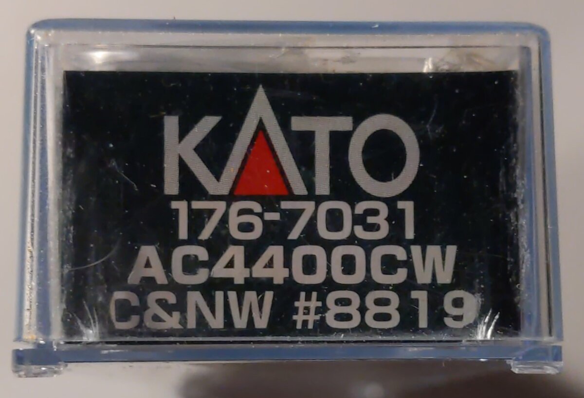 Kato 176-7031 N Chicago & North Western AC4400CW Diesel Locomotive #8819