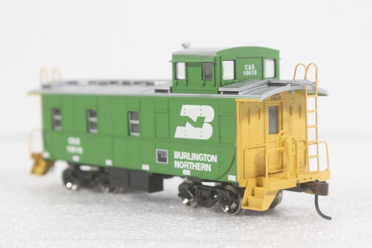 Athearn 74181 HO Scale Burlington Northern Cupola Caboose #10610