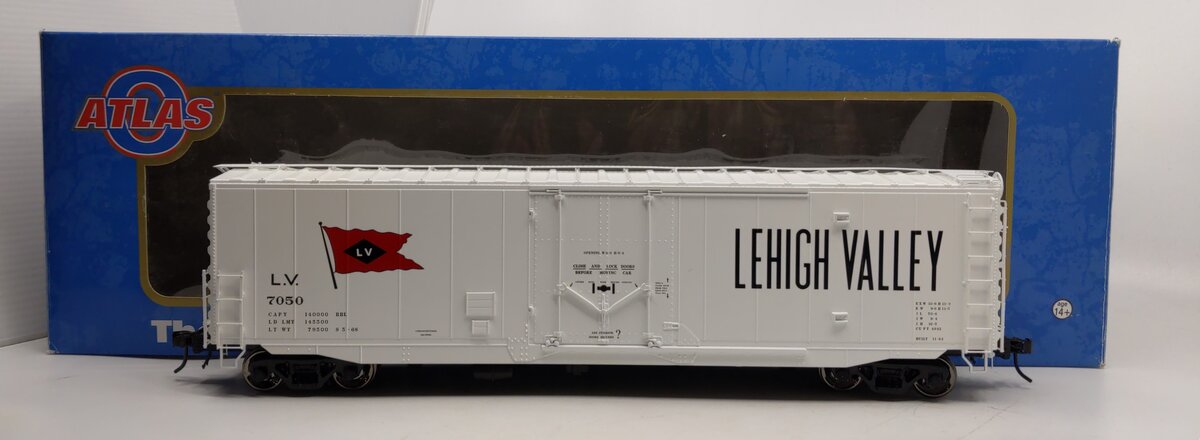 Atlas 9866 O Scale Lehigh Valley PS-1 Plug Door Boxcar #7050 (2-Rail)
