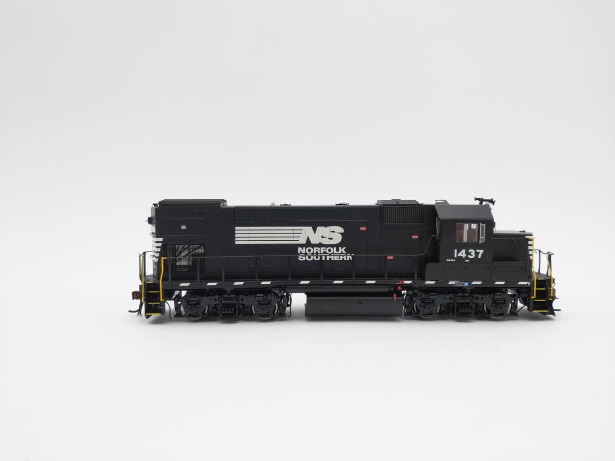 Athearn G68014 HO Scale Norfolk Southern GP15-1 Diesel Locomotive #1437