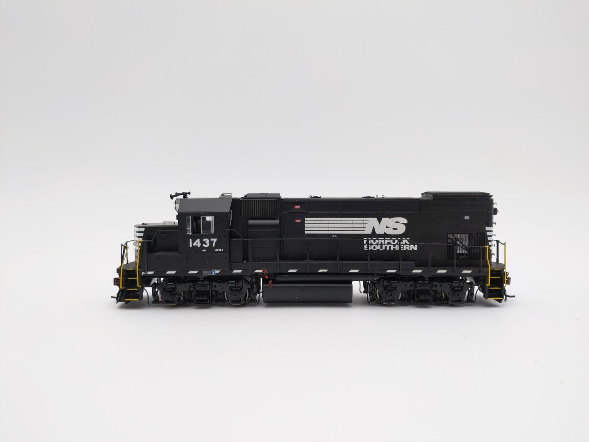 Athearn G68014 HO Scale Norfolk Southern GP15-1 Diesel Locomotive #1437