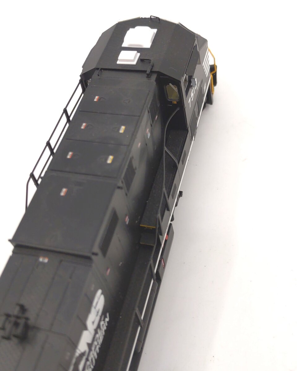 InterMountain 49724-02 HO Norfolk Southern ES44DC Diesel Locomotive #7519 w/DCC EX