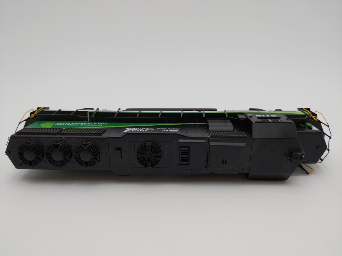 Athearn 29327 HO Norfolk Southern GP38-2 Diesel Locomotive #4715