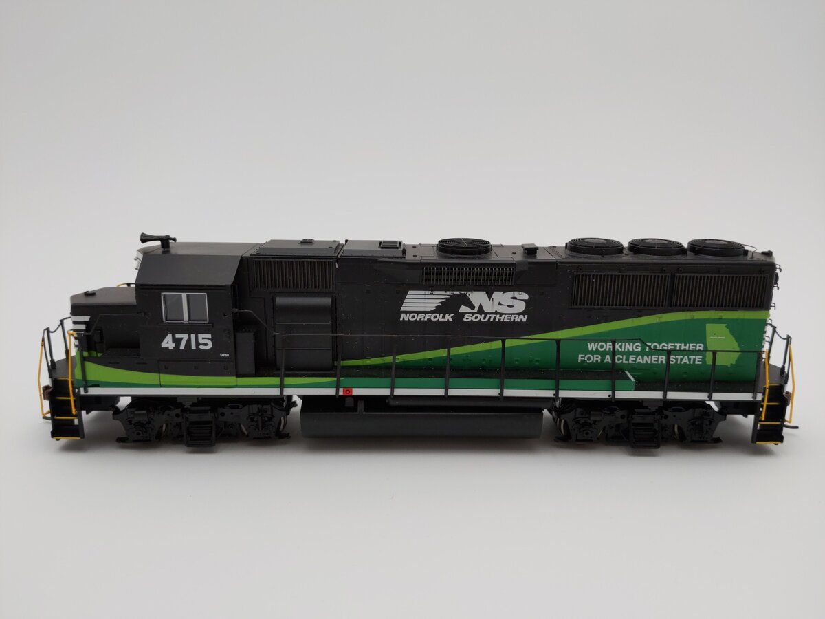 Athearn 29327 HO Norfolk Southern GP38-2 Diesel Locomotive #4715