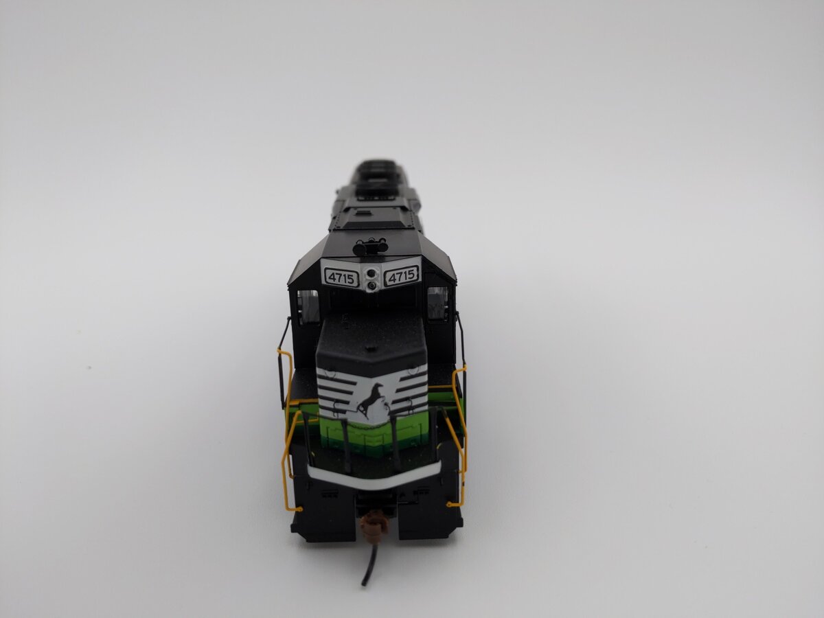 Athearn 29327 HO Norfolk Southern GP38-2 Diesel Locomotive #4715