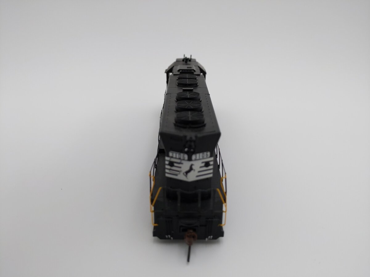 Athearn 29327 HO Norfolk Southern GP38-2 Diesel Locomotive #4715