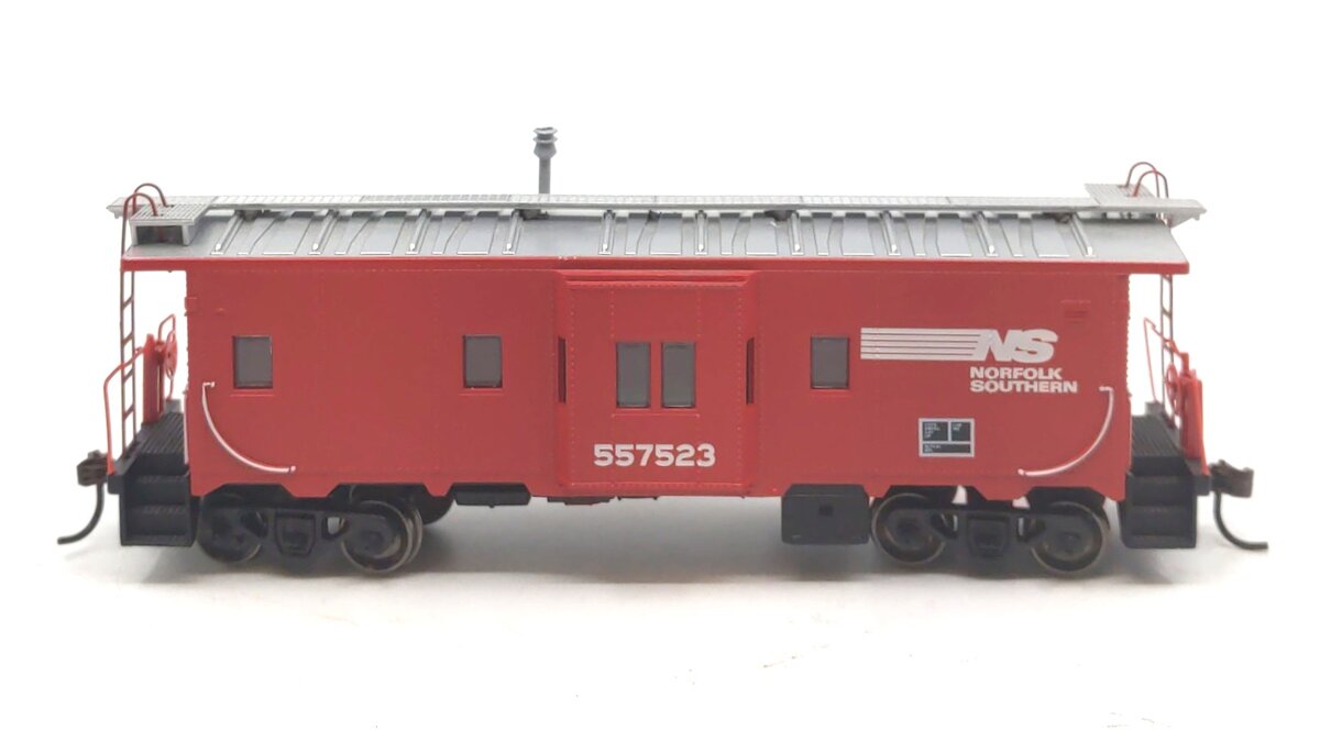 Athearn 74790 HO Norfolk Southern Bay Window Caboose #557523