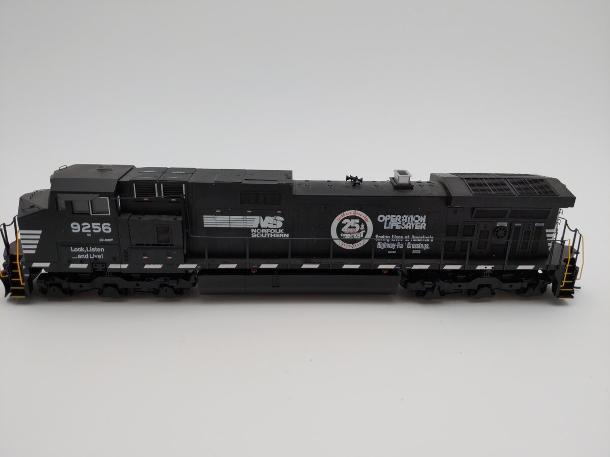 Athearn 77993 HO Norfolk Southern Dash 9-44CW Diesel Locomotive #9256