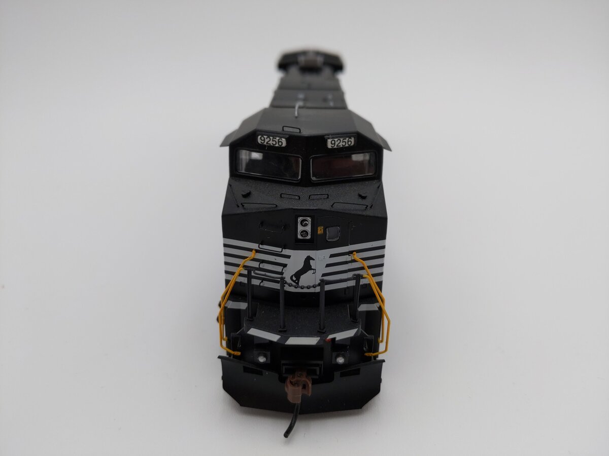 Athearn 77993 HO Norfolk Southern Dash 9-44CW Diesel Locomotive #9256