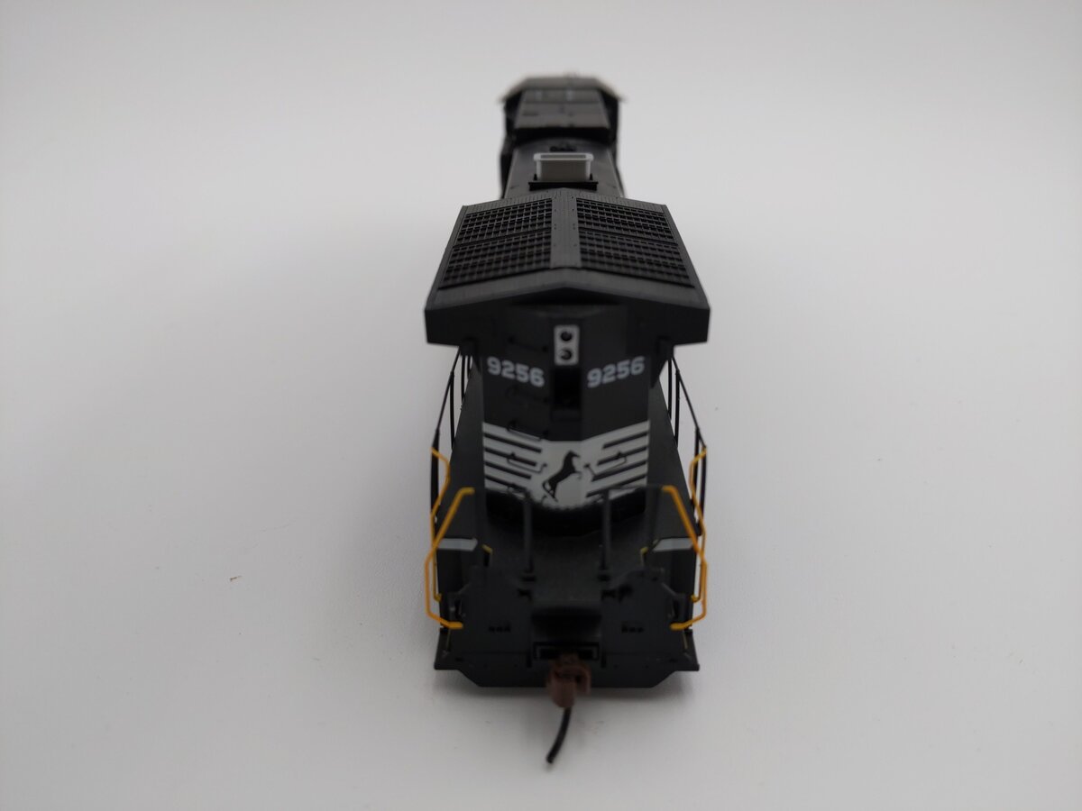 Athearn 77993 HO Norfolk Southern Dash 9-44CW Diesel Locomotive #9256