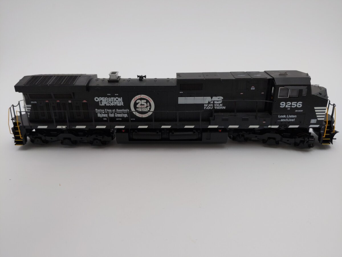 Athearn 77993 HO Norfolk Southern Dash 9-44CW Diesel Locomotive #9256