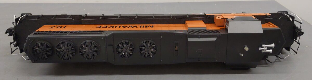 USA Trains 22312 G Milwaukee Road SD40-2 Powered Diesel Locomotive #197 EX/Box