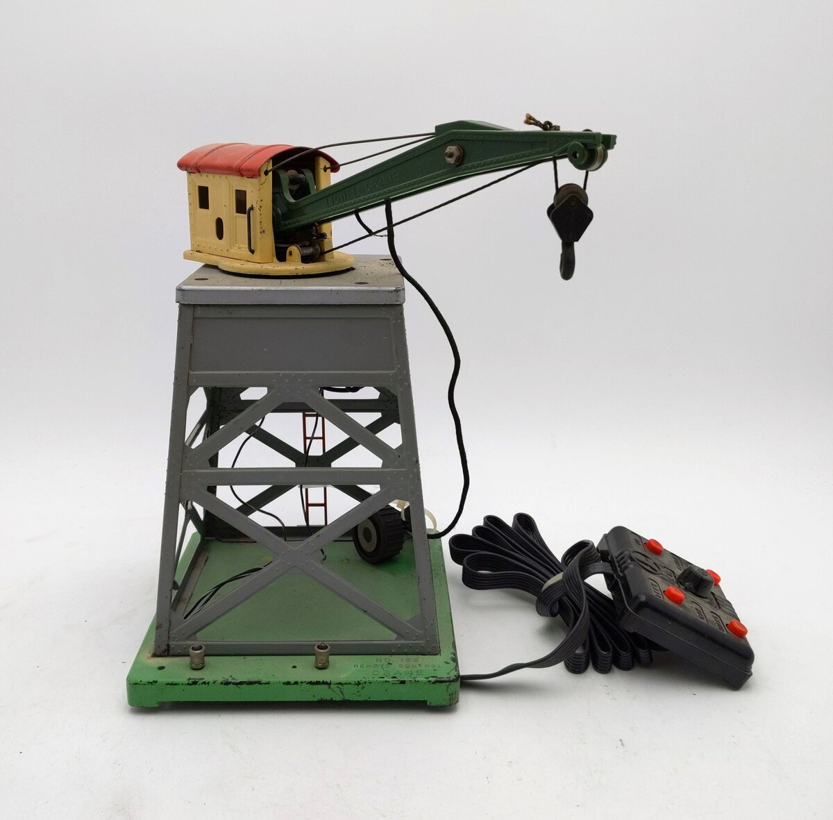 Lionel 165 Vintage O Operating Gantry Crane with Electromagnet
