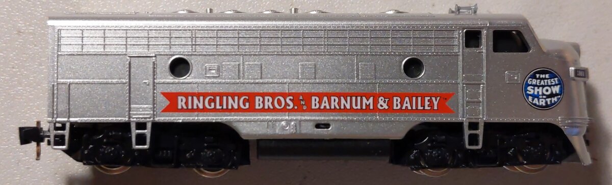 Micro-Trains 98001525 Z Ringling Bros. and Barnum & Bailey EMD F7A Std. DC #1881