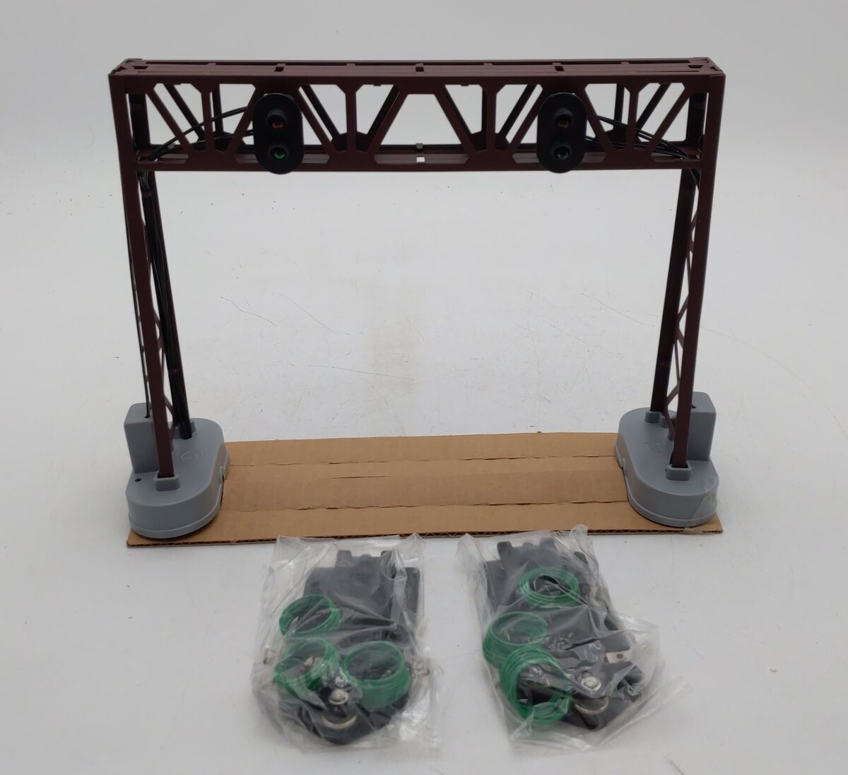 Lionel 6-12895 O Gauge Operating Dual Signal Bridge