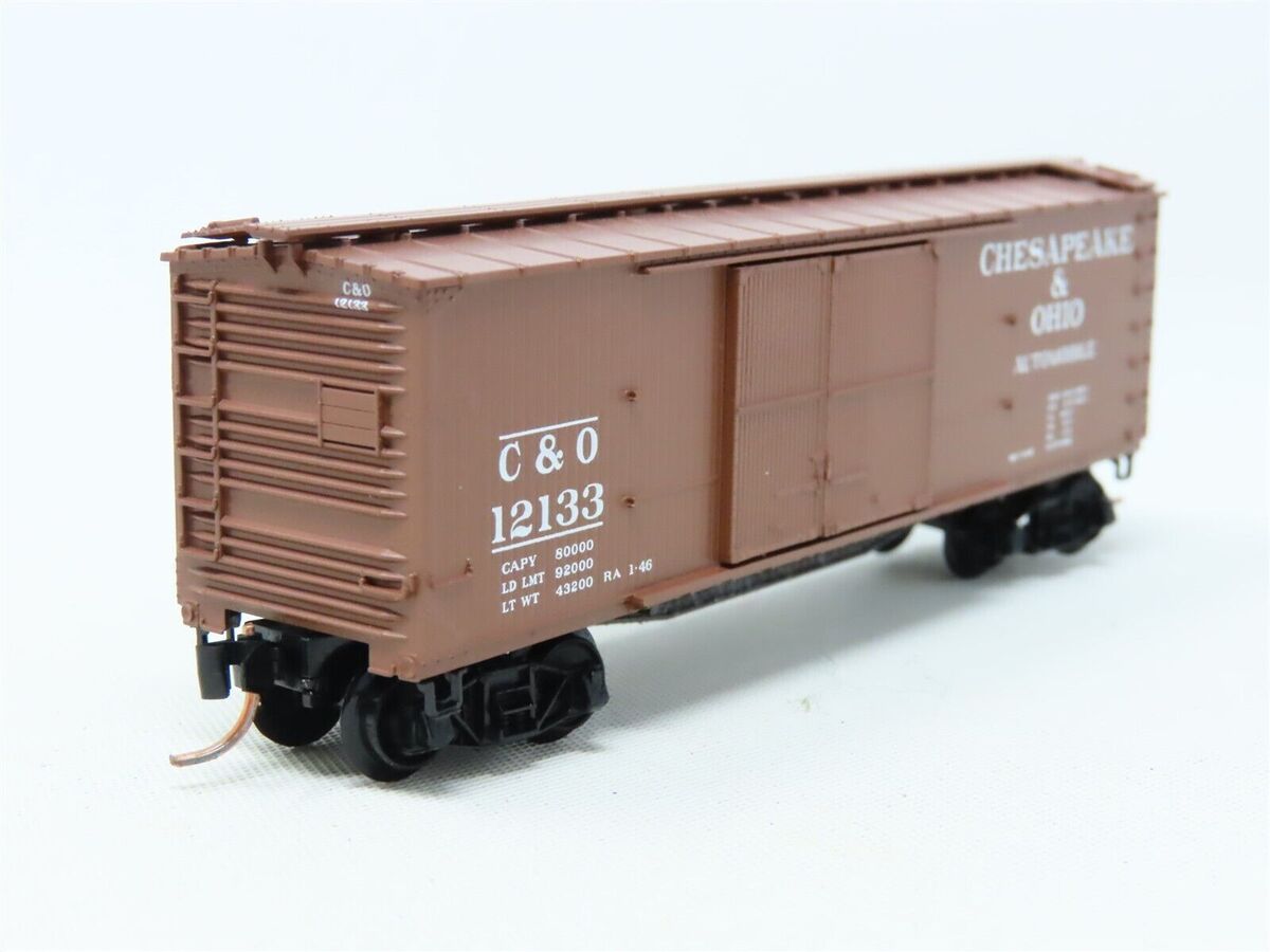 Micro-Trains 04300070 N C&O 40' 1-1/2 Door Double Sheathed Boxcar #12133