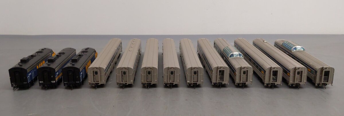 Rapido Trains 210006 VIA Rail The Canadian Complete HO Gauge Diesel Train Set EX/Box