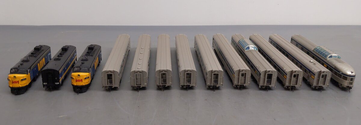 Rapido Trains 210006 VIA Rail The Canadian Complete HO Gauge Diesel Train Set EX/Box