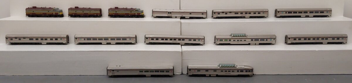 Rapido Trains 210002 HO Scale CP Rail The Canadian Complete Diesel Train Set VG/Box