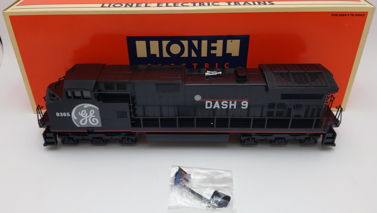 Lionel 6-18226 General Electric Dash-9 Diesel Locomotive #8365 EX/Box