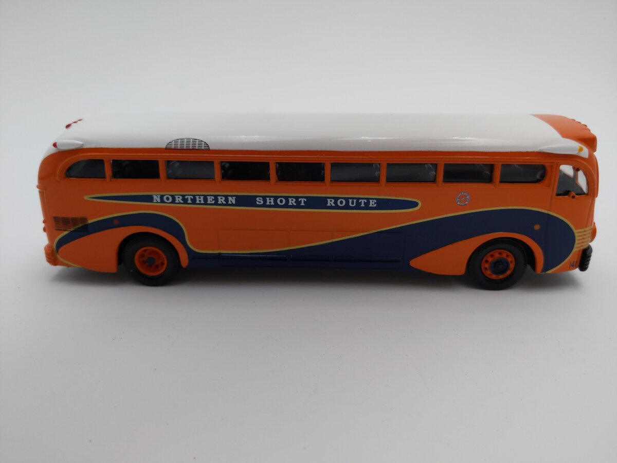 Corgi 53905 1:50 Washington Motor Coach Northern Short Line Yellow Coach 743