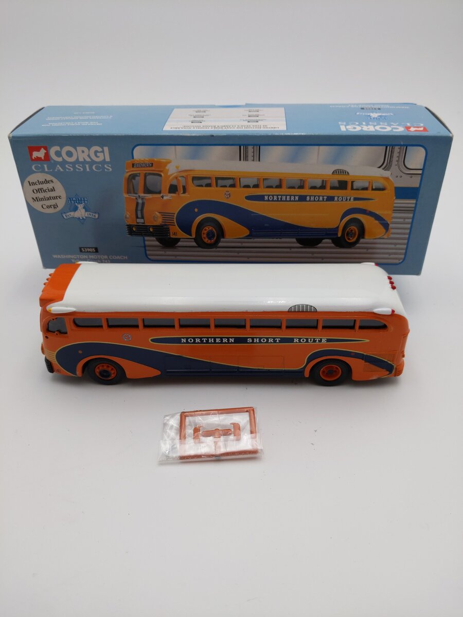 Corgi 53905 1:50 Washington Motor Coach Northern Short Line Yellow Coach 743
