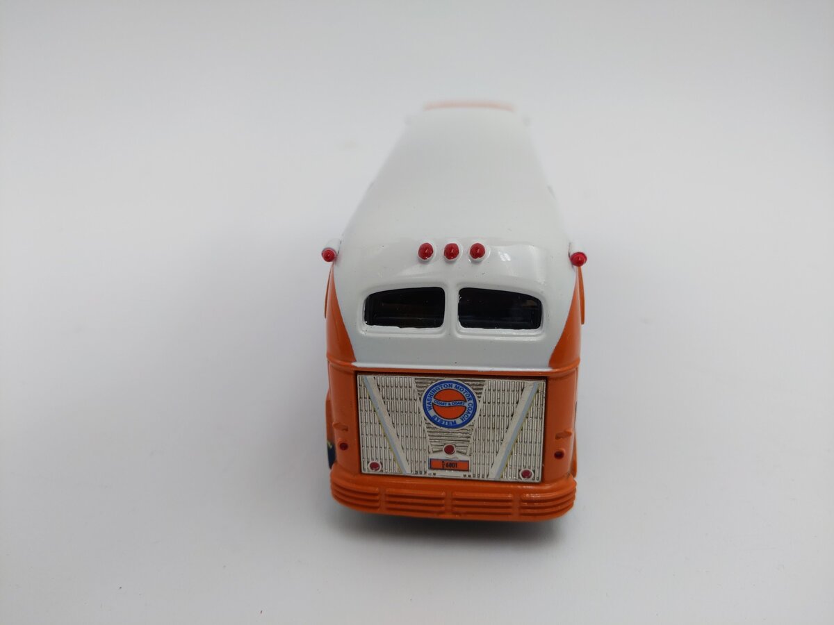 Corgi 53905 1:50 Washington Motor Coach Northern Short Line Yellow Coach 743