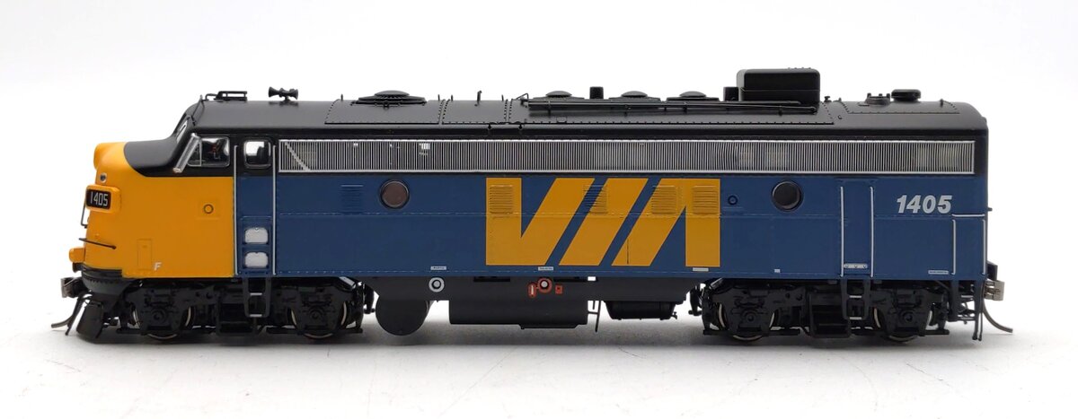 Rapido Trains 220056 HO Via Rail Canada GMD FP9A - True North #1405