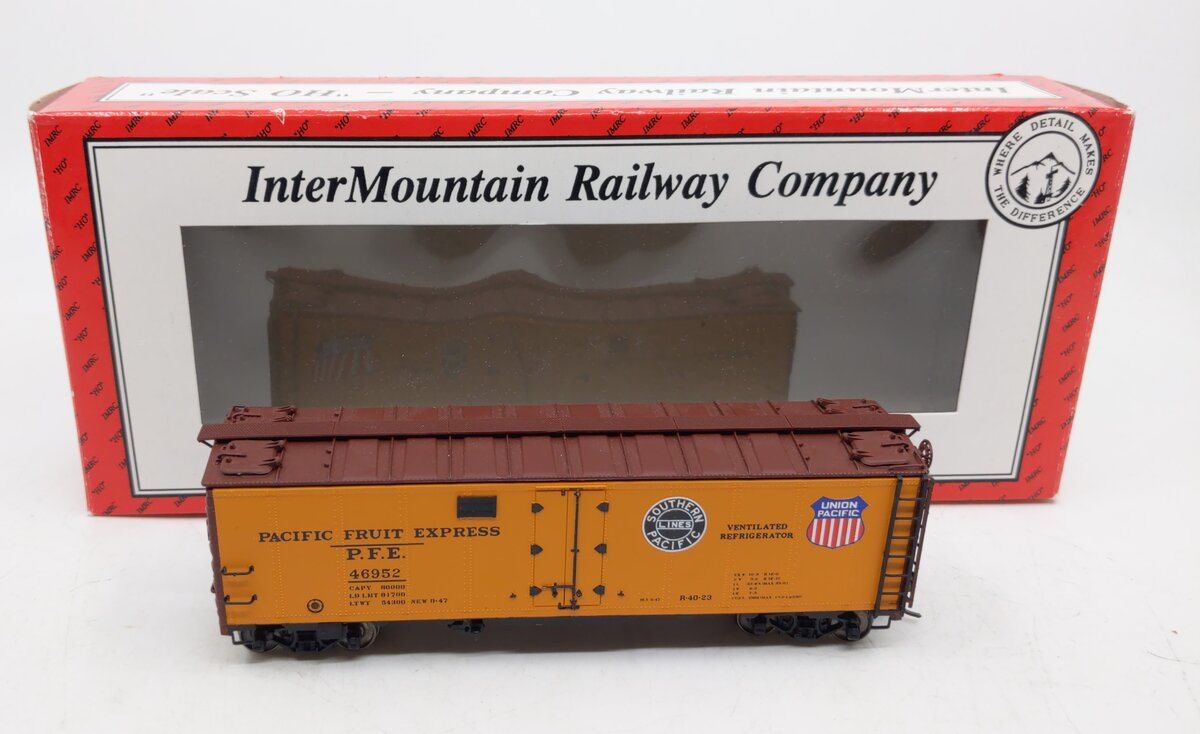 InterMountain 45501-94 HO PFE Steel Sided Ice Bunker Car #46952 LN/Box