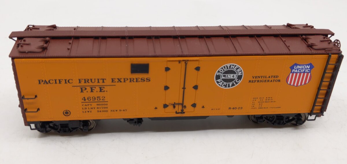 InterMountain 45501-94 HO PFE Steel Sided Ice Bunker Car #46952 LN/Box