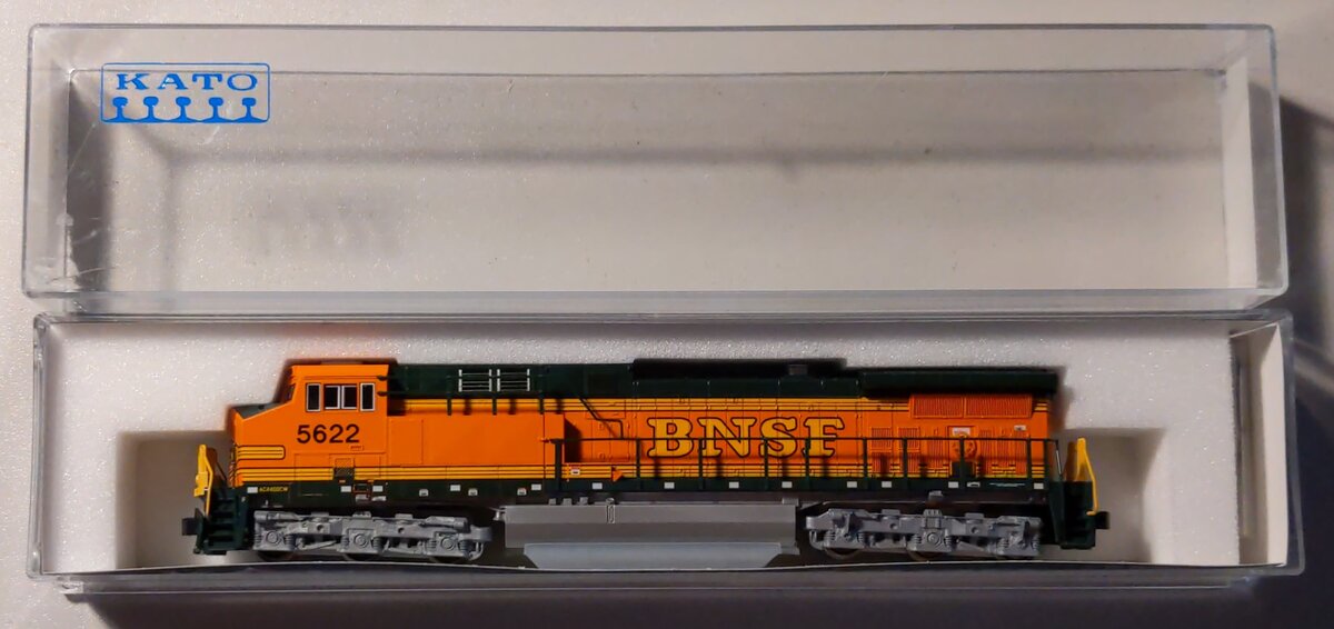 Kato 176-7111 N BNSF AS-4400CW Diesel Locomotive #5622