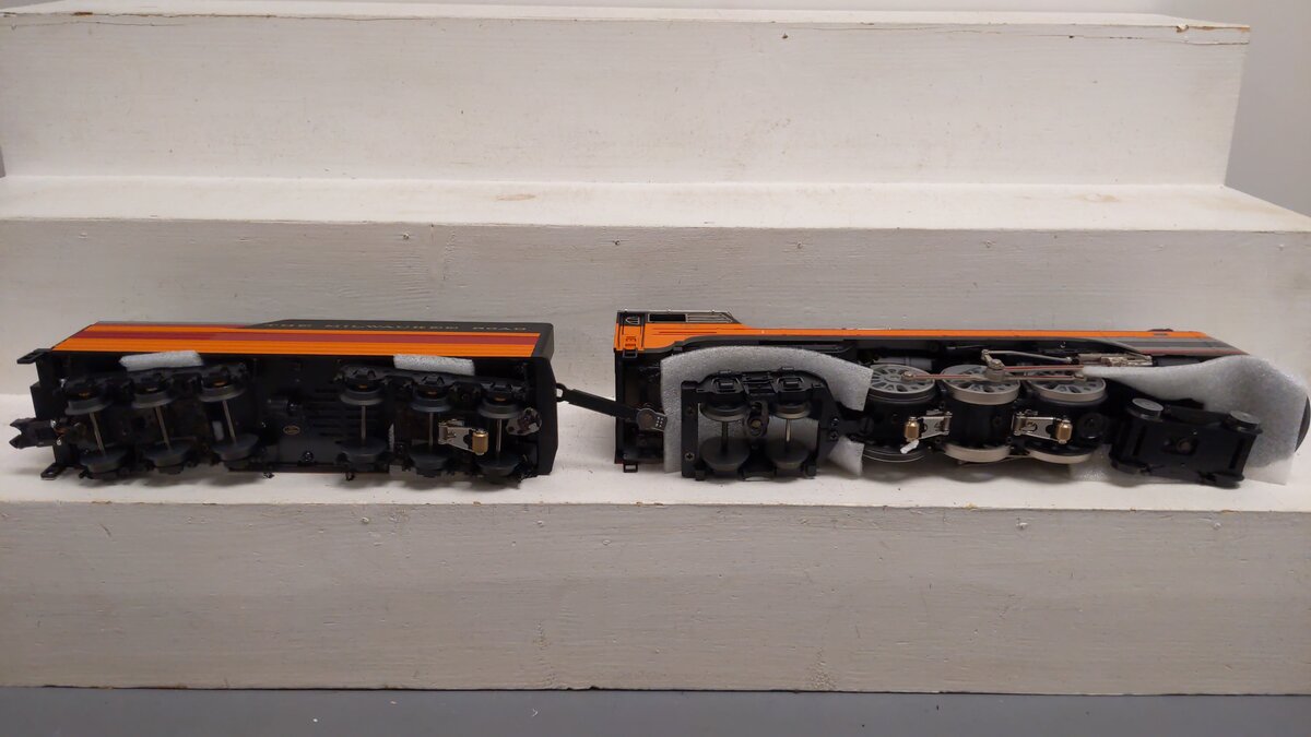 Mythos Modelleisenbahn　鉄道模型 MTH 20-3689-1 O Milwaukee Road 4-6-4 Hiawatha Steam Engine #103 w