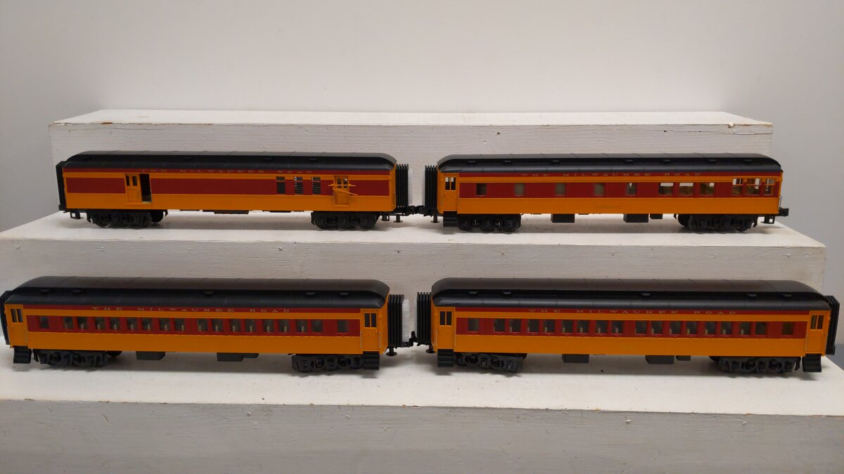 MTH 30-69197 O-27 Milwaukee Road 60' Madison Passenger 4-Car Set