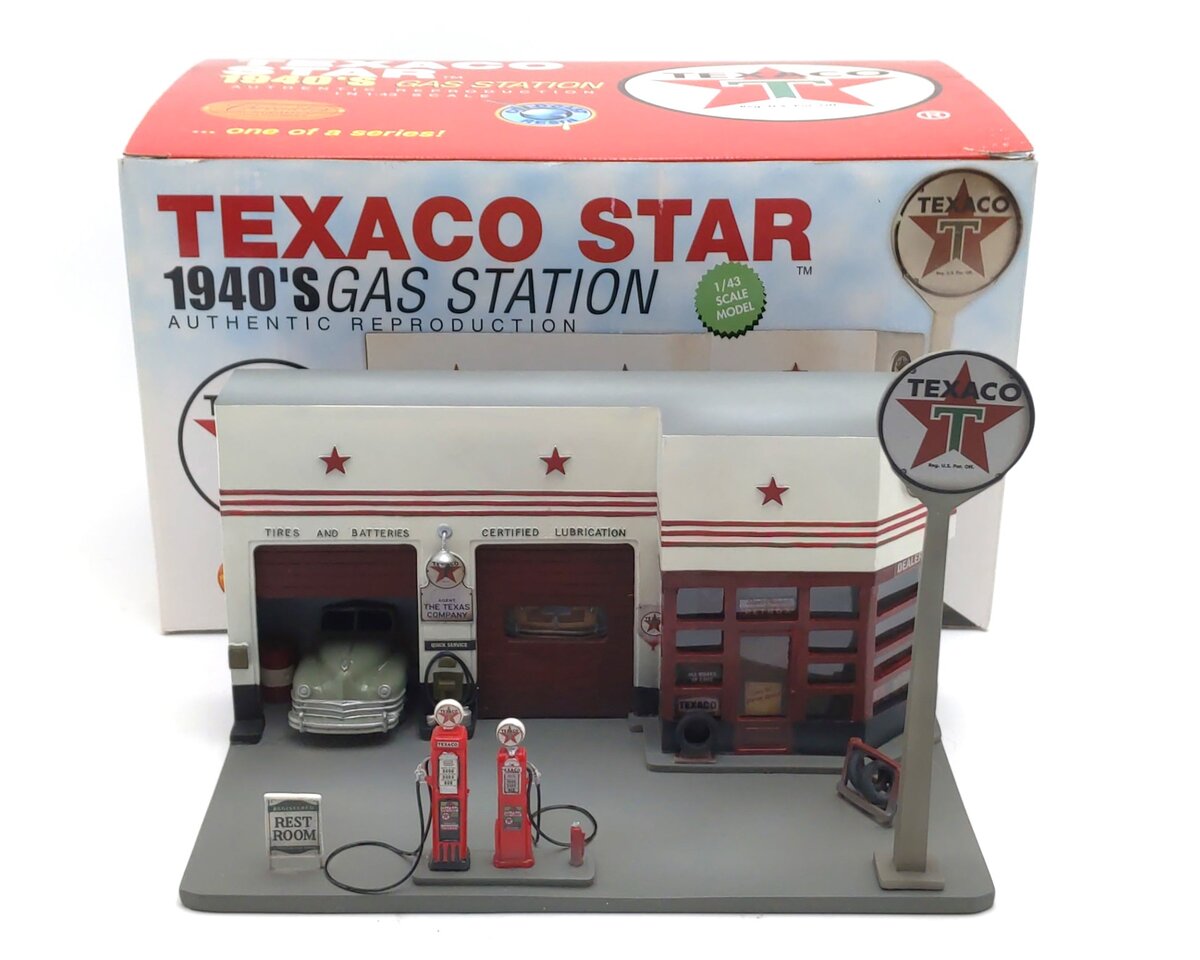 Chronicles Unlimited 1:43 Sacle Texaco Star 1940's Gas Station LN/Box