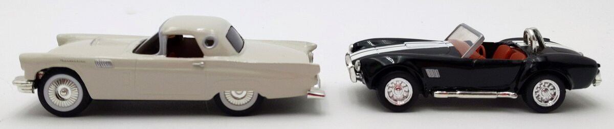 Ertl 7904 1:43 American Muscle Cruisin' Series Dolly's Drive-In Restaurant