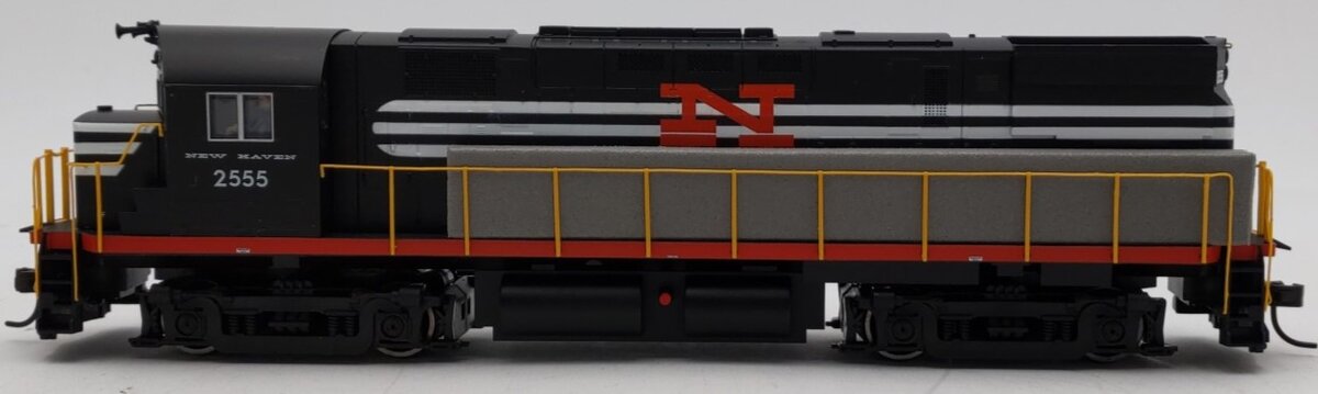 Atlas 10000707 HO Scale New Haven C-425 Phase 2 Diesel Locomotive #2555