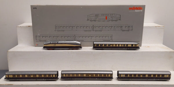 Marklin 26610 HO Gauge Henschel-Wegmann Steam Train Set EX/Box