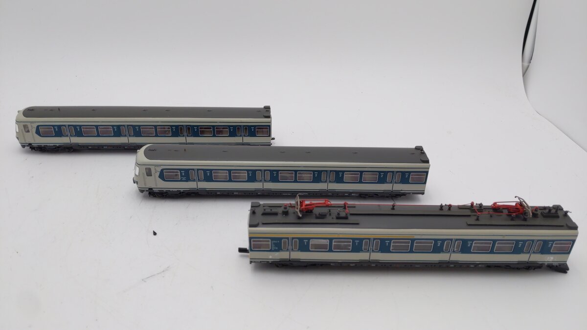 Roco 43002 HO Scale DB S31 Triebzug BR 420/421 Electric Commuter