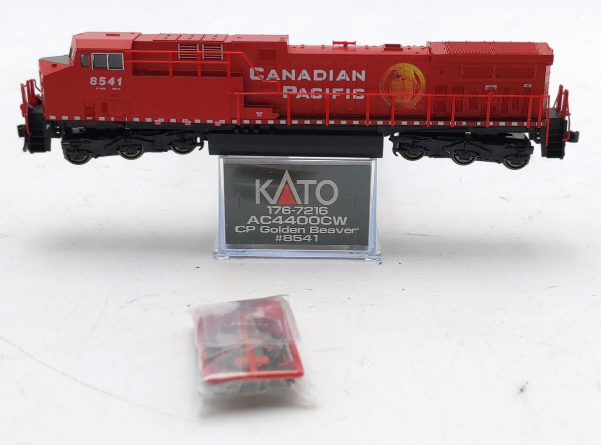 Kato 176-7216 N Scale Canadian Pacific Diesel Locomotive #8541
