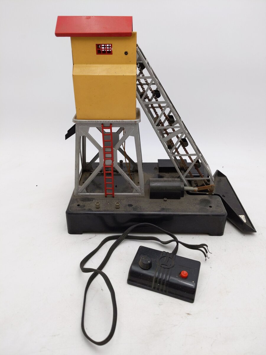 Lionel 97 Vintage O Operating Coal Elevator Loader VG