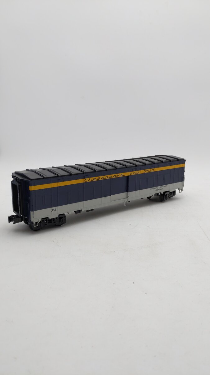 Atlas 3007708 O Chesapeake & Ohio Rebuilt Troop Express Boxcar #359 (3-Rail) LN/Box