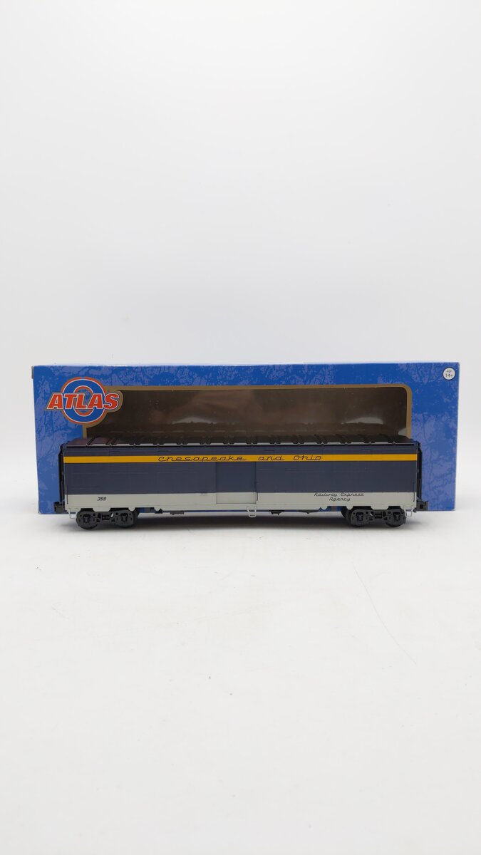 Atlas 3007708 O Chesapeake & Ohio Rebuilt Troop Express Boxcar #359 (3-Rail) LN/Box