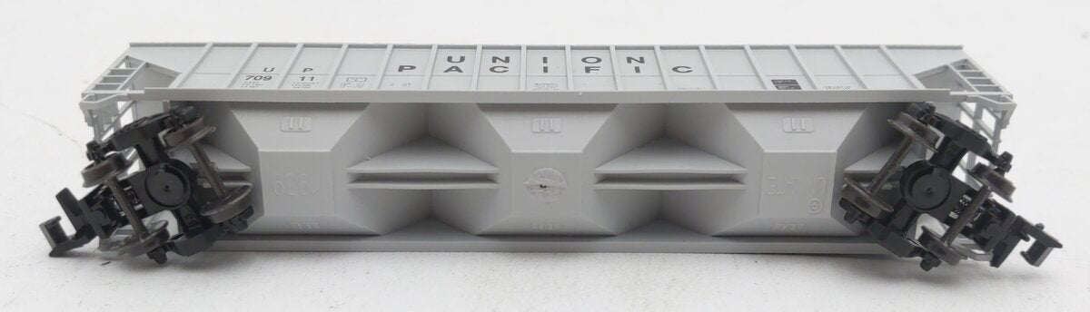 Precision Masters 1701 N Scale Union Pacific 3-Bay Covered Hopper #70911 LN/Box
