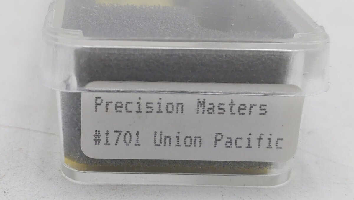 Precision Masters 1701 N Scale Union Pacific 3-Bay Covered Hopper #70909 LN/Box